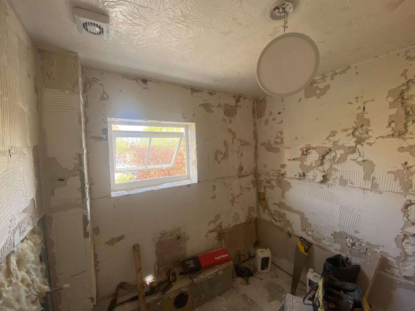 The window wall of the same room, stripped