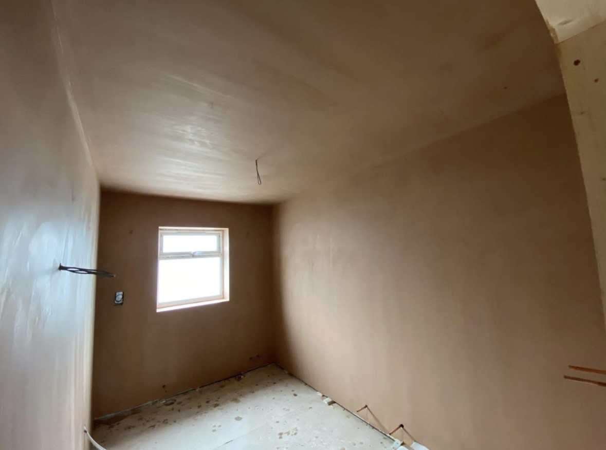 A small room fully skimmed, one window