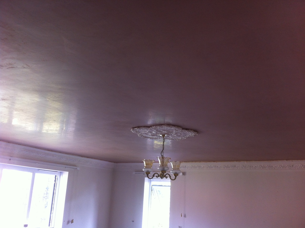 The same ceiling smooth, with a ceiling rose and the chandelier